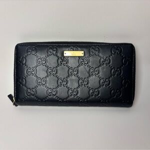 Gucci Black Leather Card Holder with Gold Accent